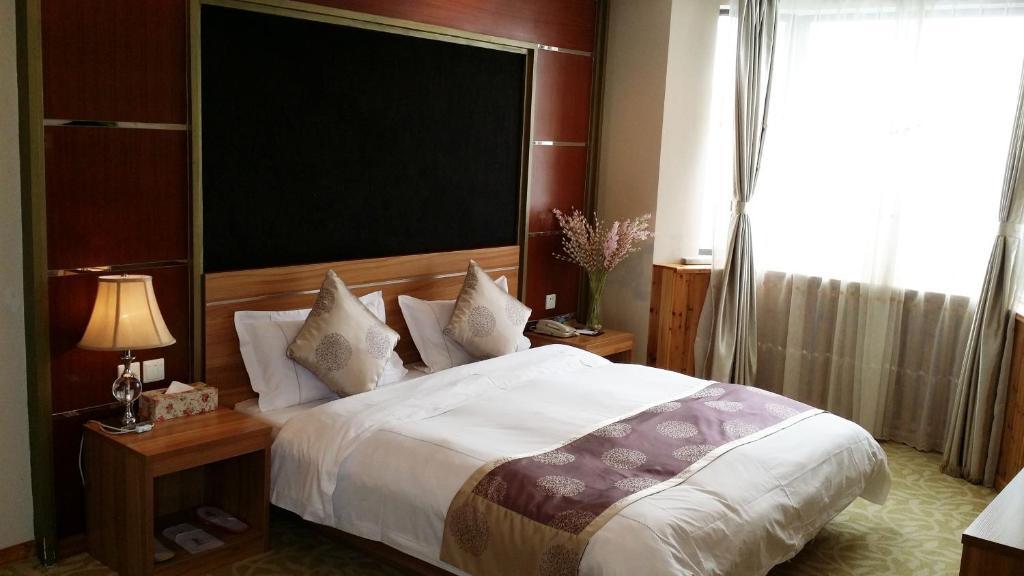 Super 8 Hotel Qingdao Railway Station Gui Zhou Road Exterior foto